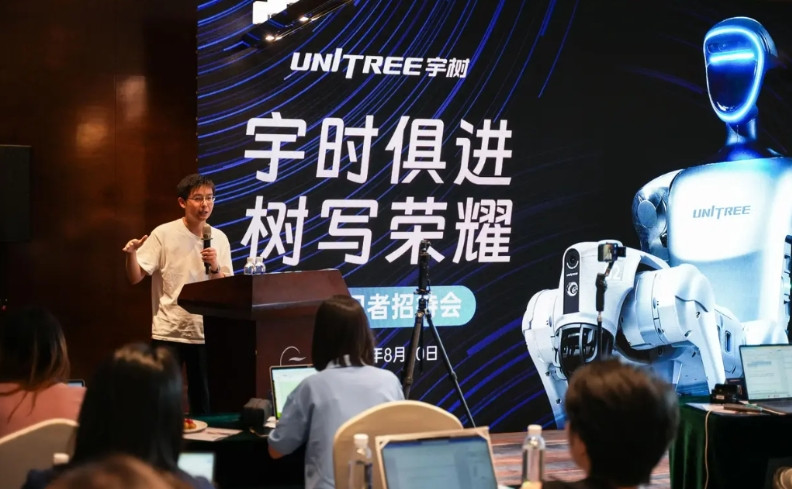 宇树科技太强了！根据大V“互联网料哥”爆料，一个新人刚刚入职宇树科技，月薪就有5