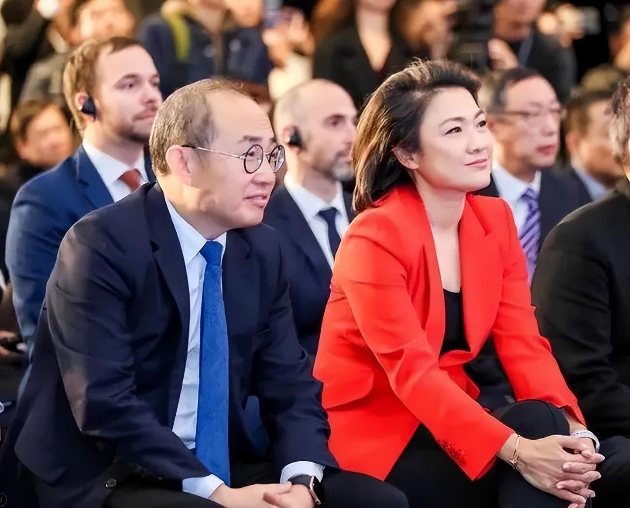 地产江湖最近比较热闹。不过，热闹的不是市场，而是人和事儿。先是赋闲的资深大哥