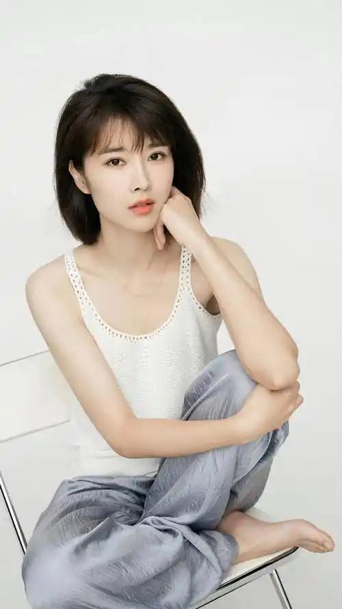 演员奚望说：“很多人在我评论说，你演戏演的是真不错，但是长得比你妈差远了。我特别