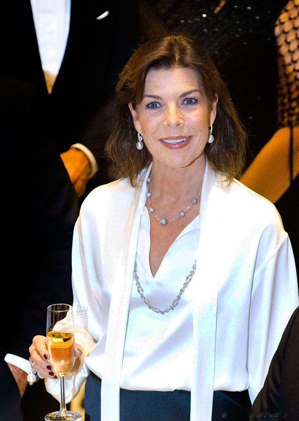 珠宝摩纳哥公主卡洛琳的钻石长项链，ArtDeco风格（装饰艺术风格）的长链条