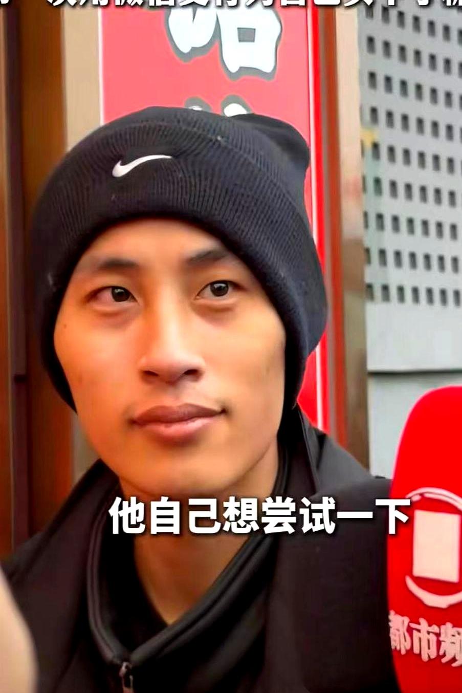 这孩子的经历，看得人心里真不是滋味。张云鹏从小就没过过几天安稳日子，两岁丢了妈