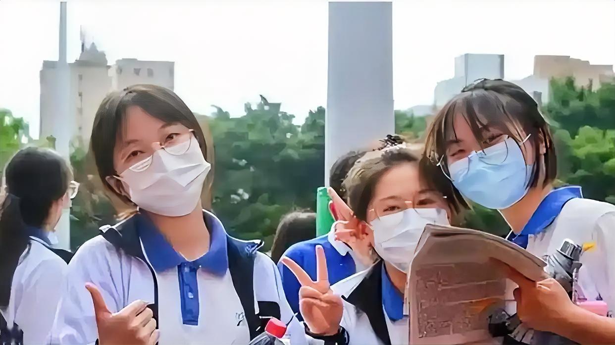 平时物理稳定80分的中等学霸,从考场出来后说——"最后两道大题,我连题目都没读