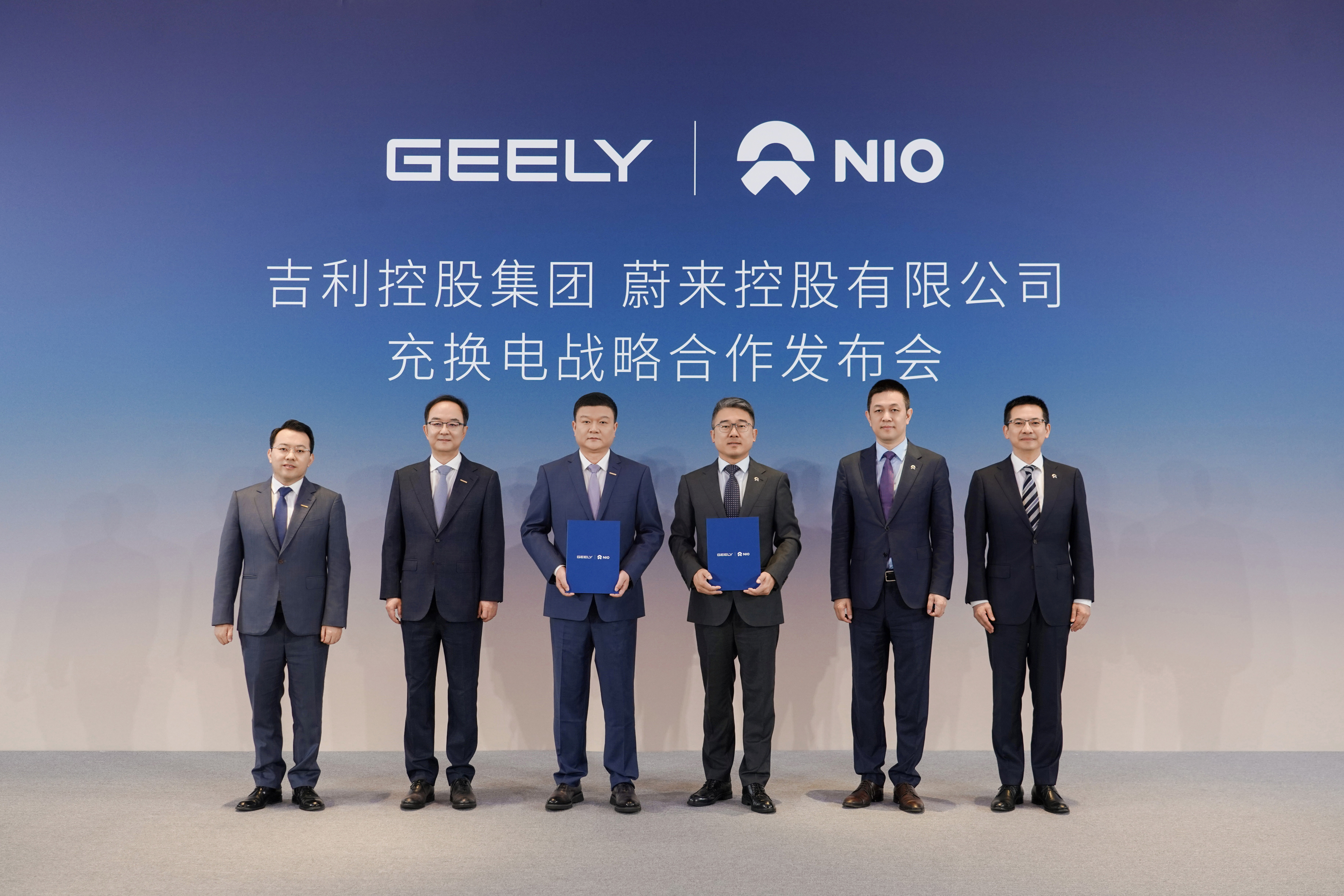 今天开着ES9自驾游，睡前花时间研究了吉利和蔚来的合作。这次合作不是“蔚来开放换