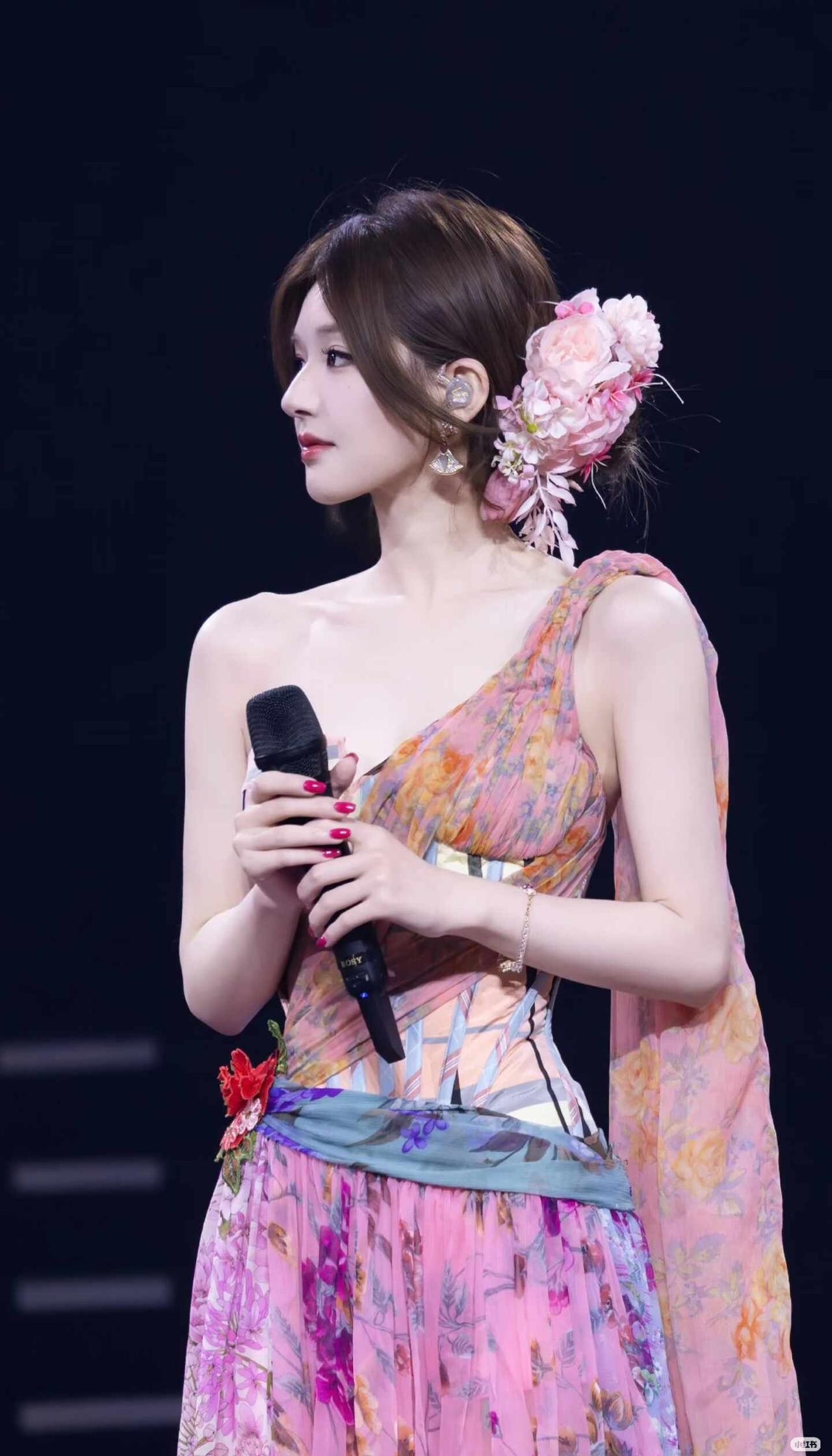 挑战100位明星神图系列（第67位）赵露思✨露思曼谷演唱会照片，美神降临！！