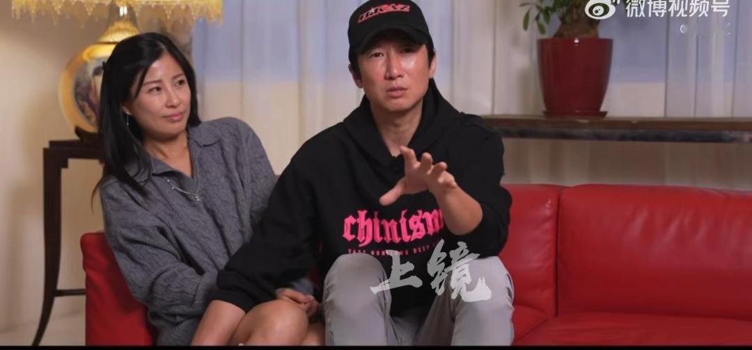 家人们谁能想到洪金宝儿子洪天明的婚姻居然这么“抓马”！他和港姐妻子周家蔚结婚13