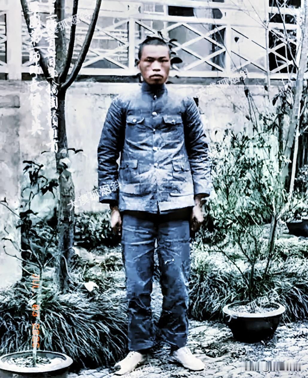 红军师长的遗照，牺牲最惨烈的红军将领照片上的军人叫侯中英，是红三军团红1师师