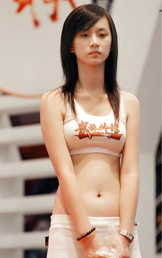 认识这个美女的网友们，小孩都至少应该上小学了吧？
