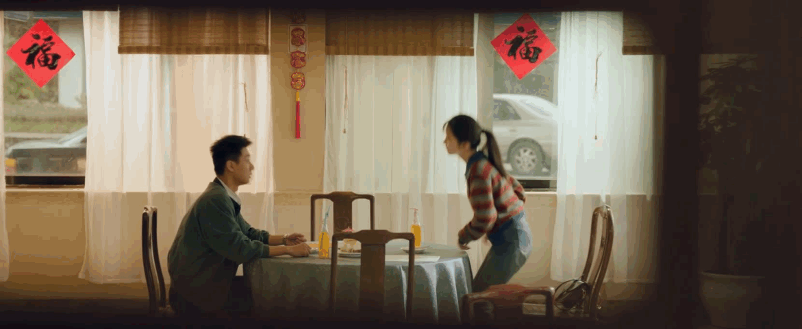 高翔小嘴叭叭方婉之拳头微硬电视剧我的山与海高翔叭叭个不停，方婉之的拳头就没松开