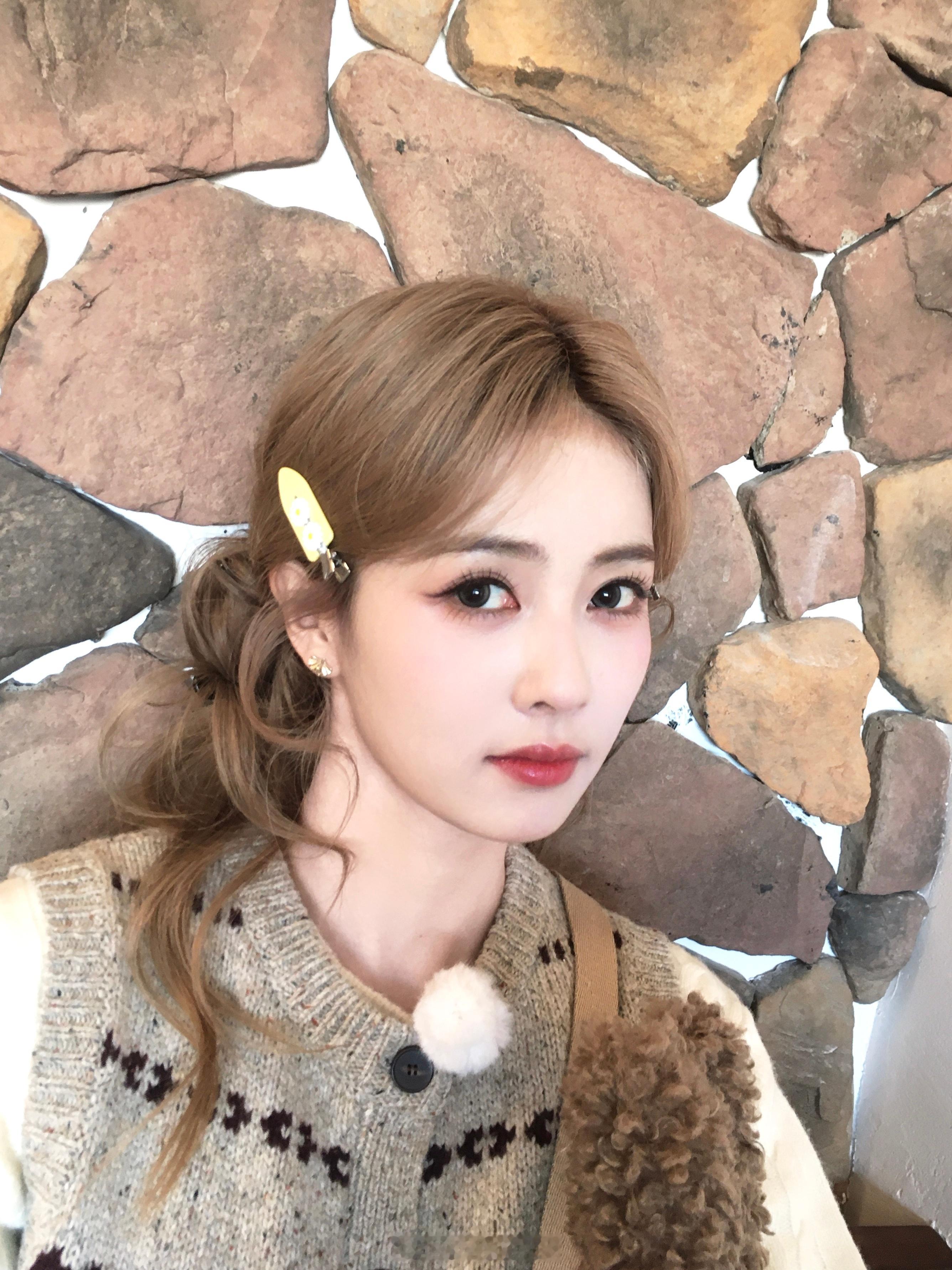 白鹿最新九宫格营业照来啦！简直太可爱啦！美美哒！