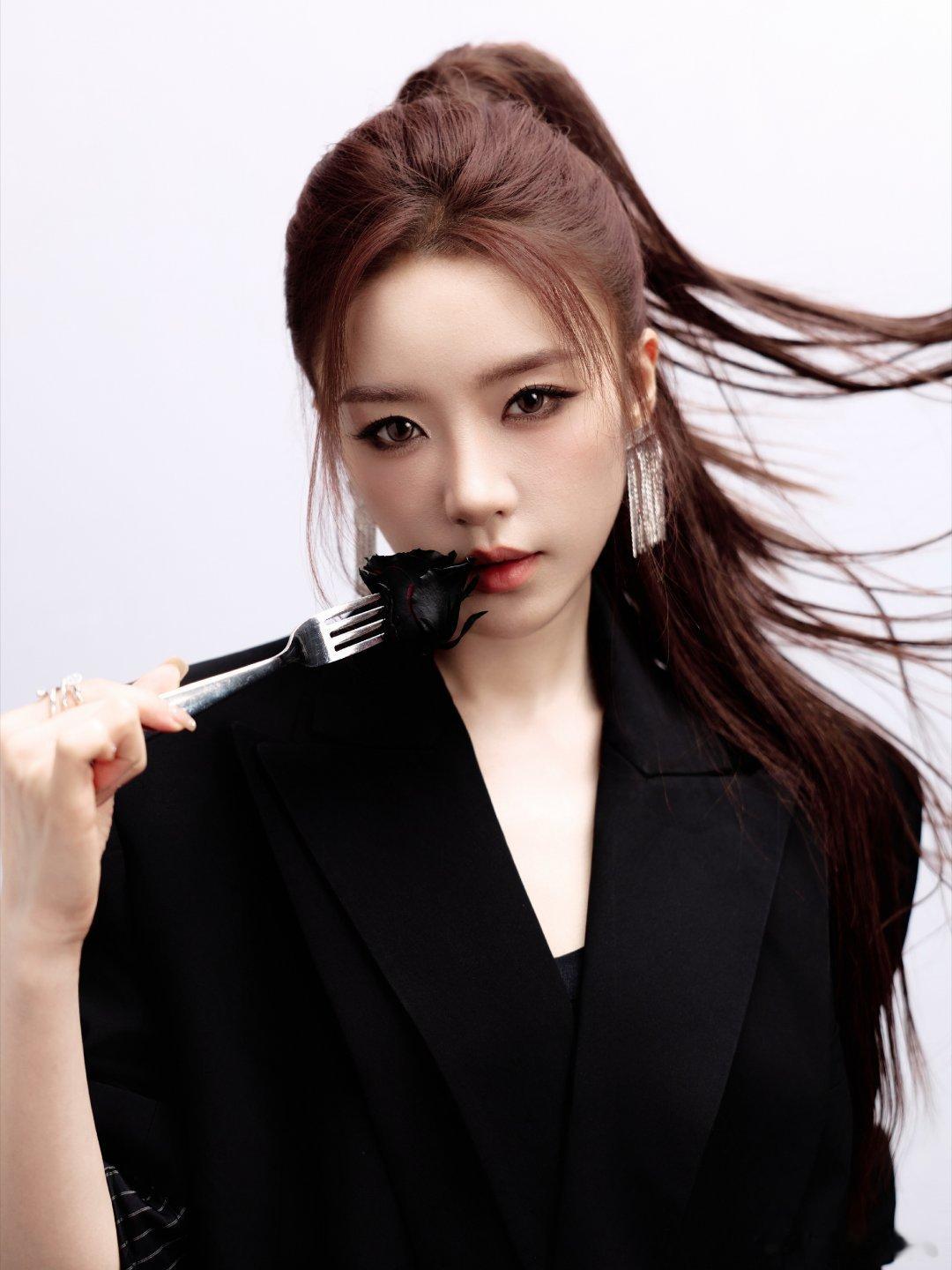 程潇给张月涂口红好帅呀美女