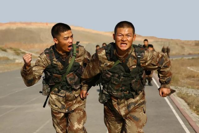 一位退伍兵说：“我在西藏当兵那么多年，觉得西藏兵的体能是最好的。”我在西藏军区