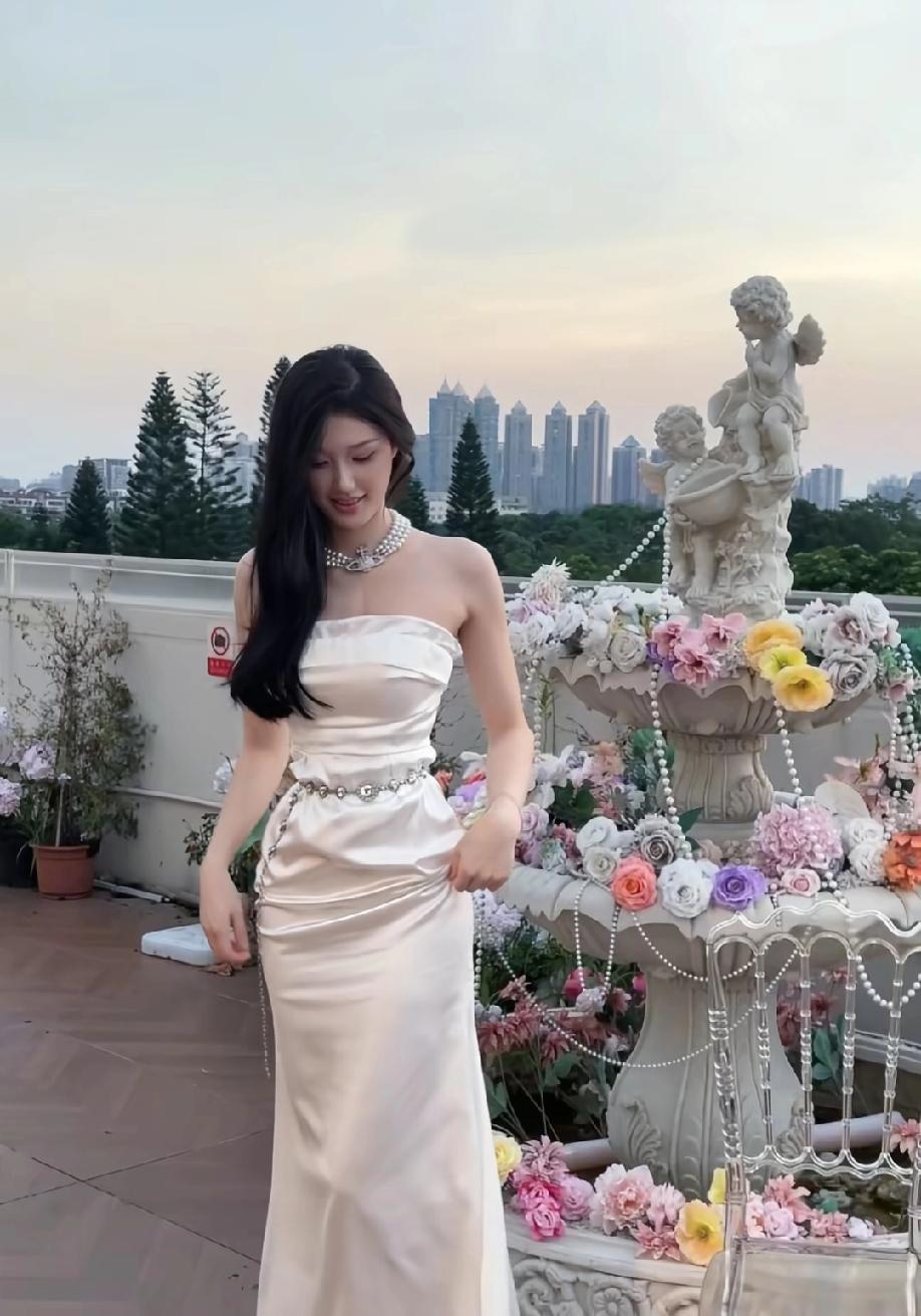 一个字：好美什么样的穿搭可以成为气质女神?气质感女神穿搭美女女神长裙高