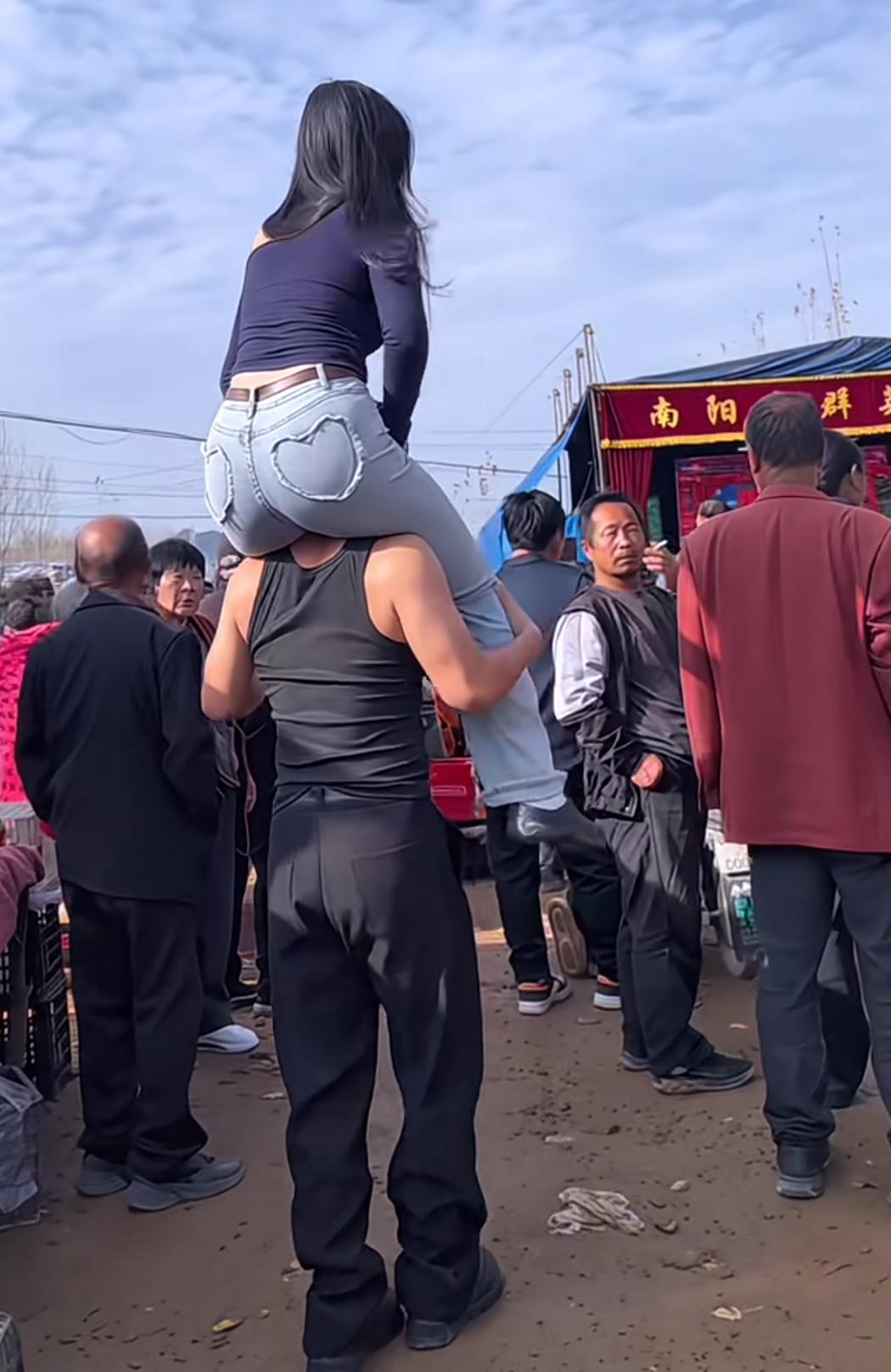 想起了当年的一句广告词“姐，遇到这样的男人就嫁了吧，”🤣