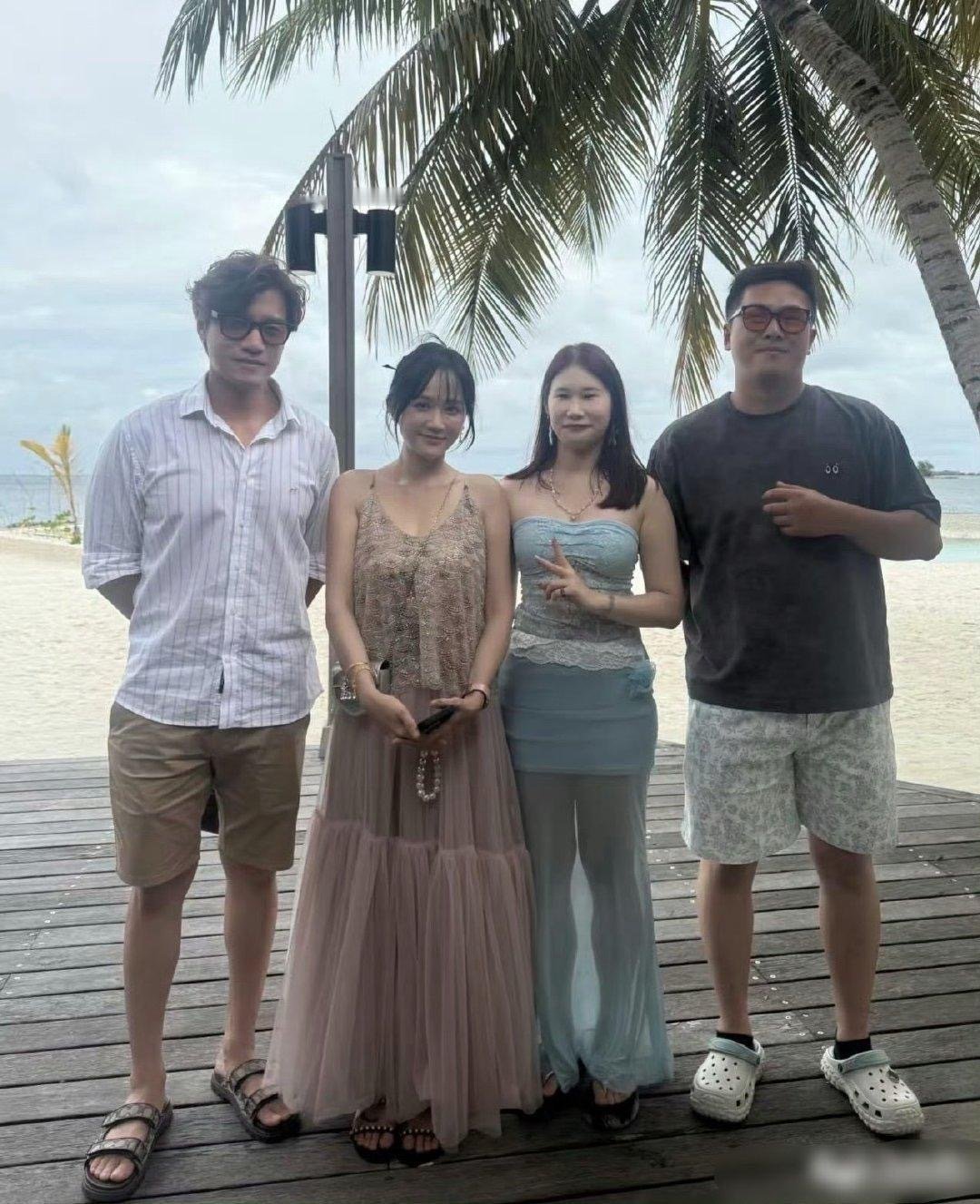 47岁陈乔恩和老公在马代被偶遇，结婚四年享受丁克生活​