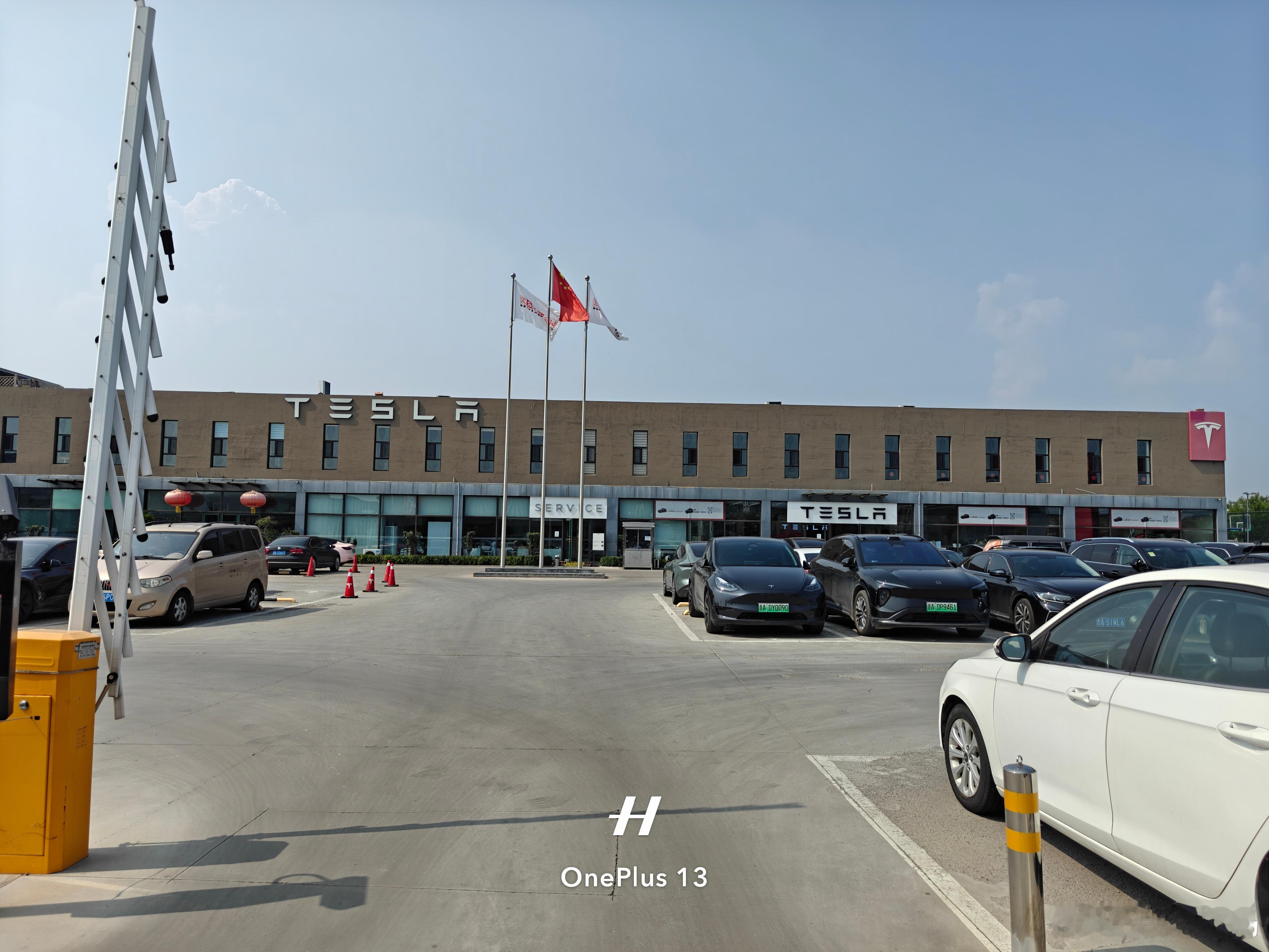 两个品牌面对面，这是要火星撞地球呀！​​​