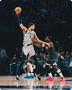 文班亚马vs爱德华兹，一个比一个夸张:文班，狂砍38分，仅用30分钟，其实半