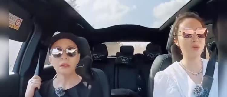 董璇说，“高云翔出事时，我拉黑了好多人。这些人，平时都是非常要好的朋友，但他一出