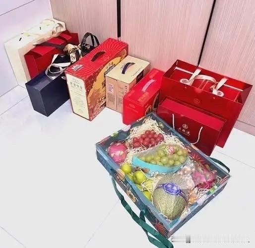 偷偷跟大家说个喜事，我这辈子头一回当媒人，居然还真成了，现在心里都美滋滋的！