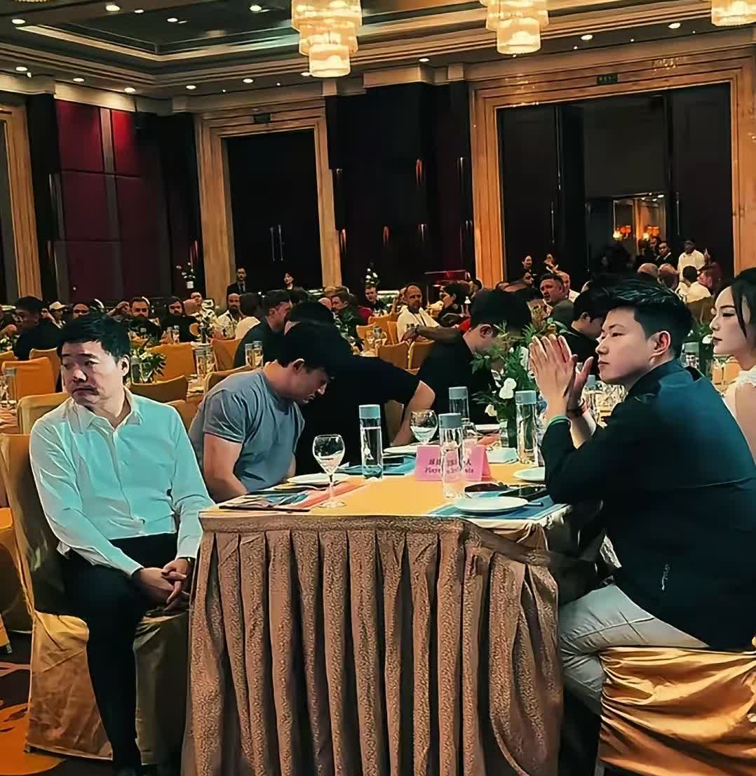 为什么私下里丁俊晖和赵心童不可能在一起训练1、俩人本来就不是一路人，私下里应