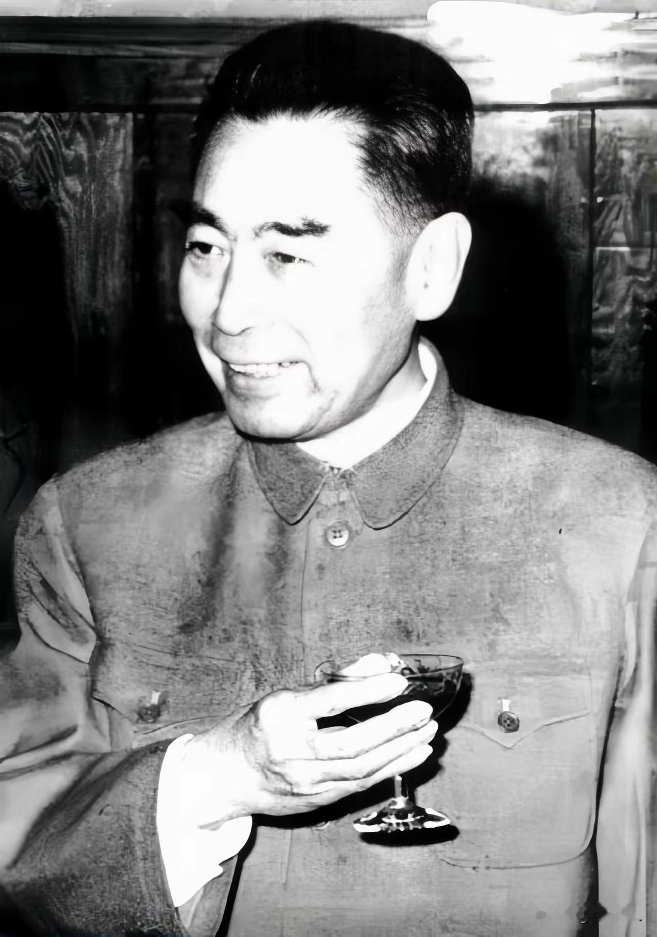 1943年顶级鸿门宴：胡宗南摆酒灌醉周恩来，暗藏几十万大军偷袭阴谋1943