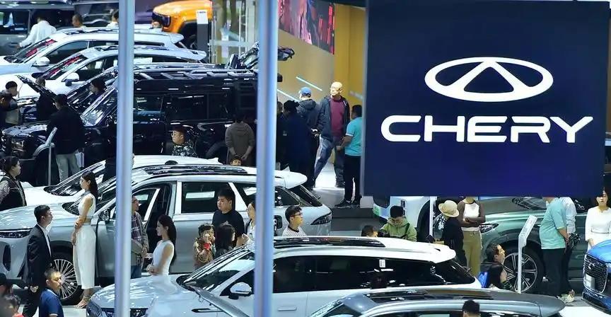 为什么保时捷、奔驰在中国卖不动了？因为中国年轻人变了，这是我听到最好的答案！曾