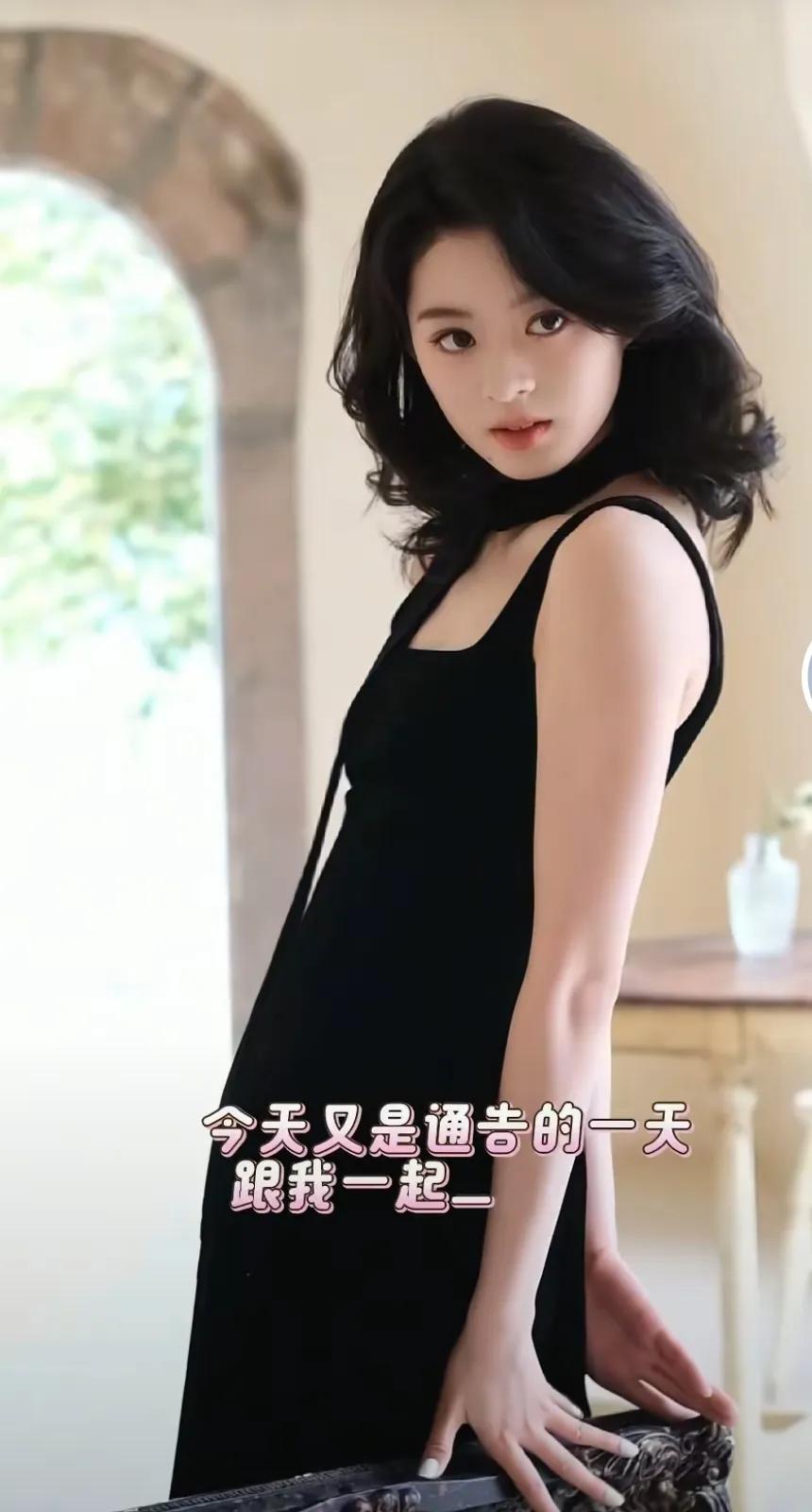戴230万耳环的黄杨钿甜的父亲的回应真的是漏洞百出。1，他说女儿戴的不是正品，