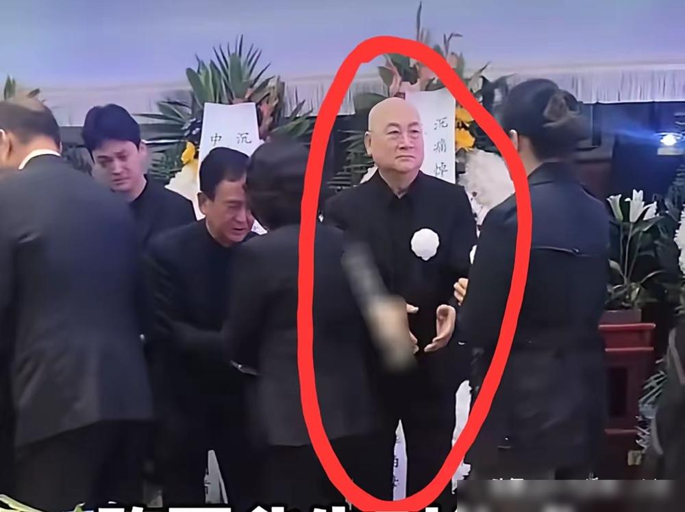 骂了36年的软饭男，赢了。他留了36年光头。不是信仰，是满族家规。放弃亲生子