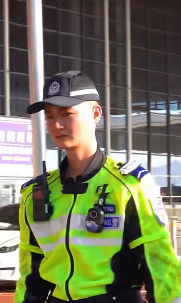 辅警是警务社会化与资源约束平衡的产物！改革开放后城市化加速、人口流动剧增，