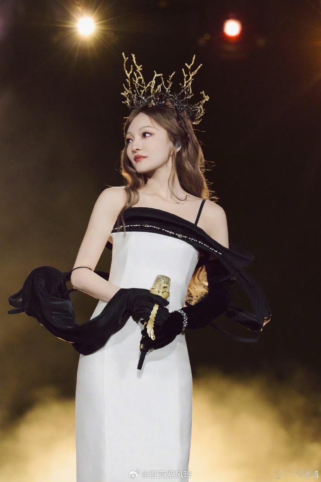 张韶涵这15S是我能听的吗15秒的预告像一部迷你电影，情绪层层递进。张韶涵的演