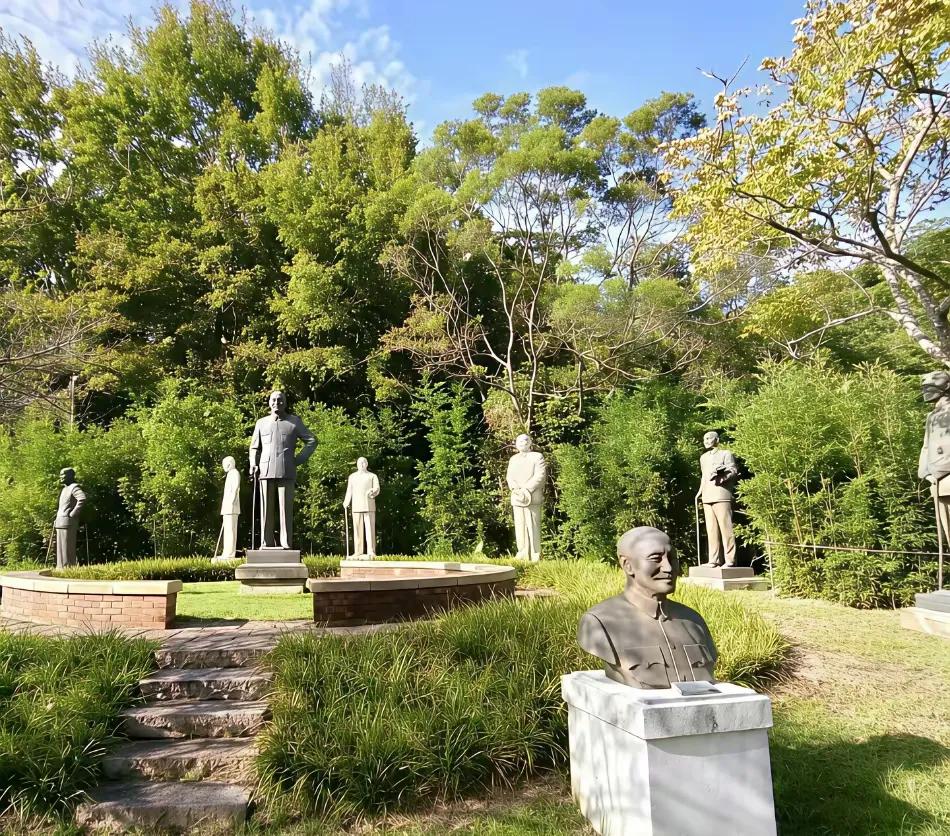 湾湾“去蒋化”，蒋介石不是好东西，民进党也不是好东西。甚至国民