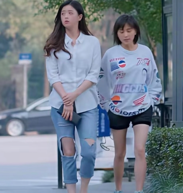 瞿颖说自己学表演的但个子太高没戏演只好转行做模特。但太矮了怎么说王子文和蒋欣