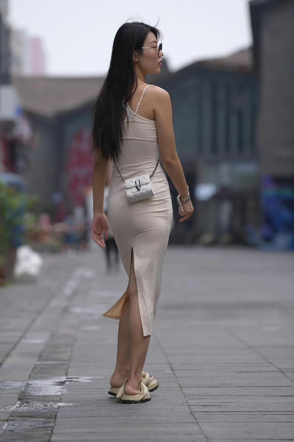 非常的理性和冷静，有时候甚至显得有些冷血、无情，缺乏普通人的情感温度，但正因为如