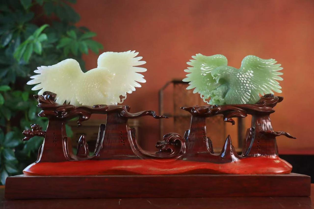 对·〈晴水·赢天下·摆件〉收藏精品❤和田玉晴水鹰，俏色巧雕，质地细腻。手感
