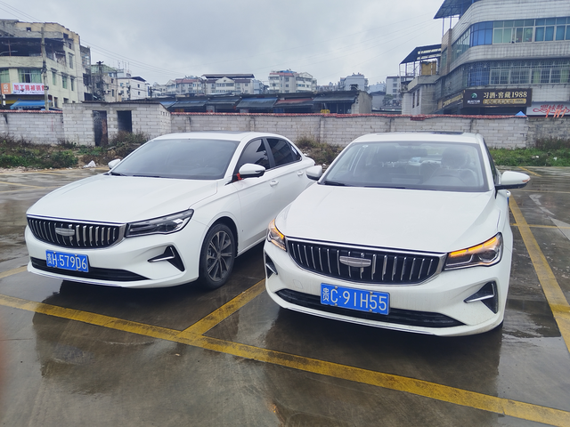 碰到一样的小车了在停车场停了一个多小时，回来发现旁边停了个一模一样的帝豪，真是