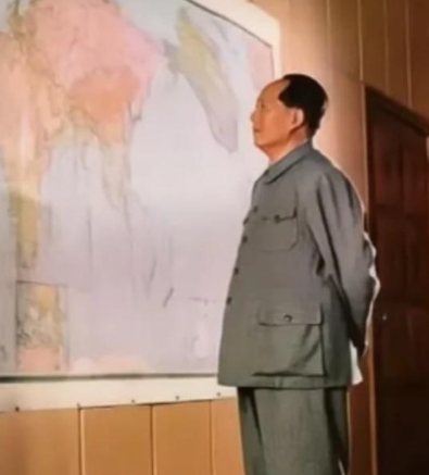 1951年，10万志愿军被美军包饺子，一向淡定自若的彭老总心急如焚连忙向毛主席求