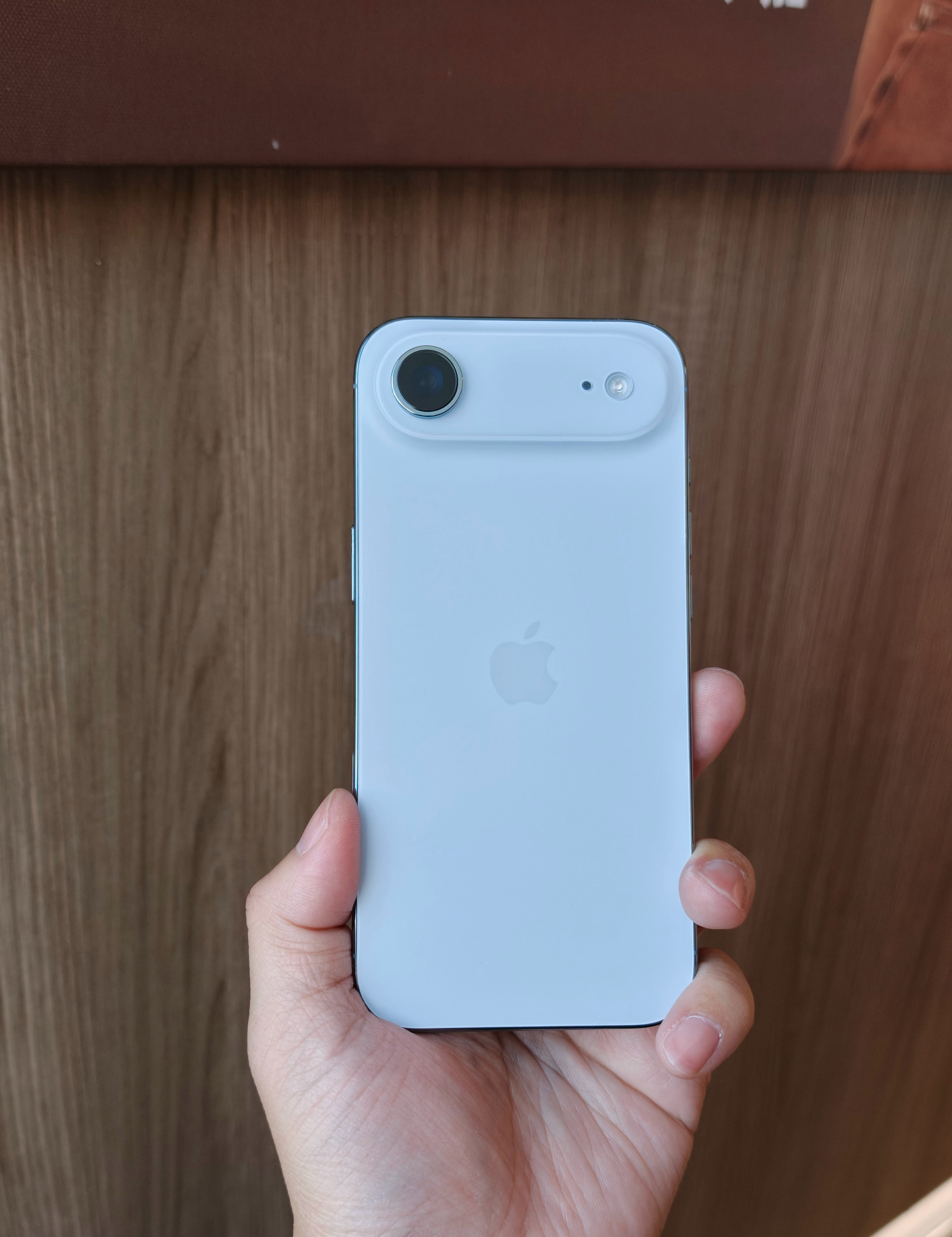 我在街上好像从来没看到有人在用iPhoneAir，你们呢？