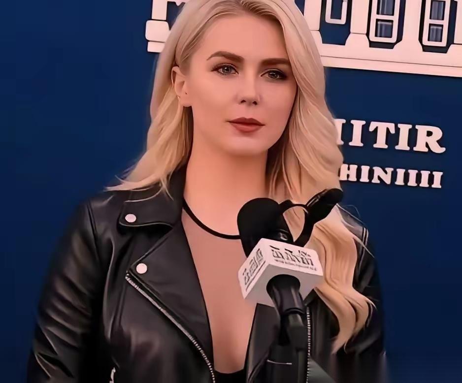 又怀上了？厉害！白宫美女发言人莱维特近日宣称自己又怀上了，要暂别一段时间工作岗位