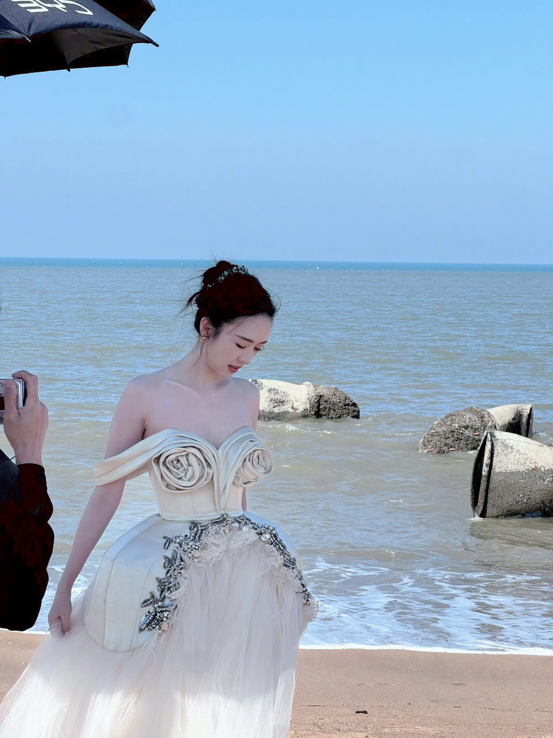 童瑶风格大变童瑶风格大升级，宛如时尚界破茧成蝶的精灵！全新风格加持下，举手投足