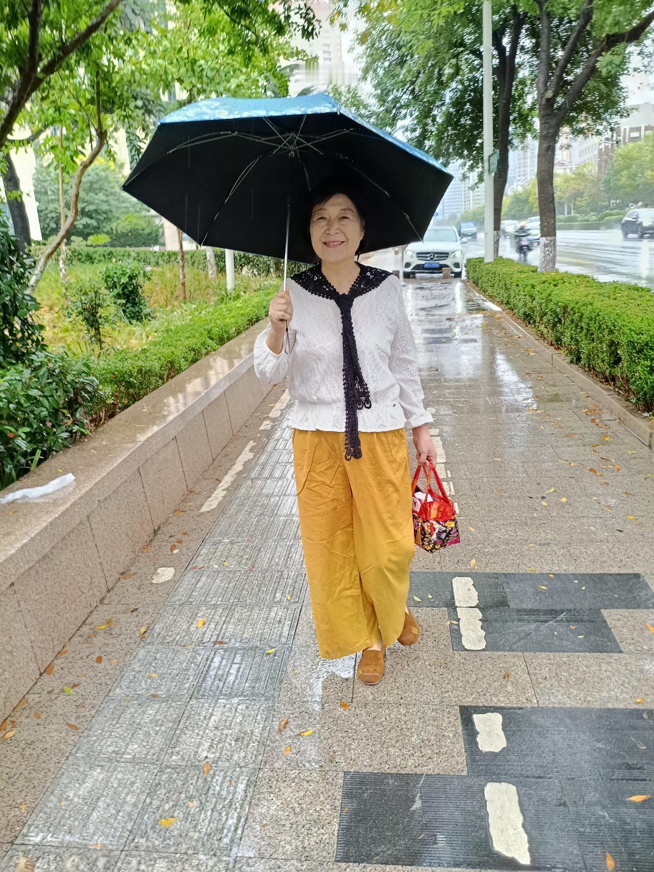 很多年前与老伴双方都有老人，逢中秋节就赶场，上午去娘家、下午去婆家。