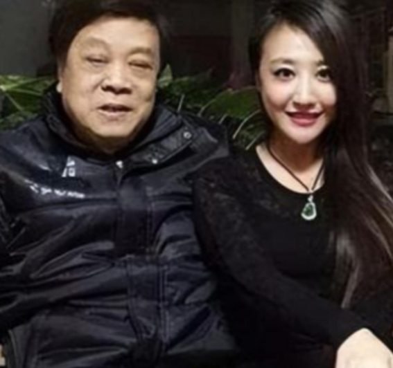 “赵忠祥瞒着妻子与我发生关系多年，并有特殊癖好，令我身心受到严重伤害！”2004