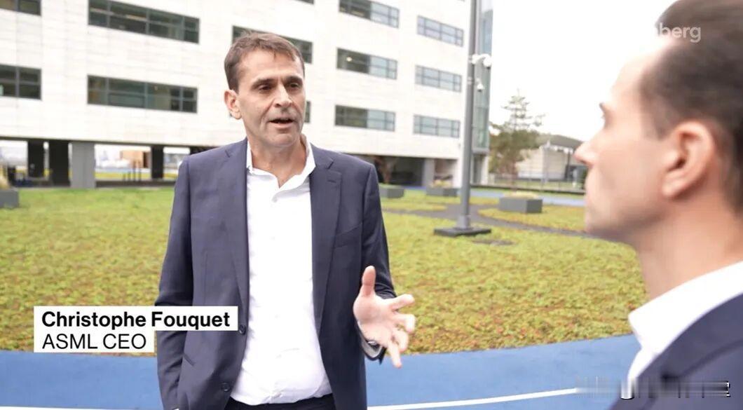 ASML老板：可别逼急了中国人！去年接任阿斯麦CEO的富凯近日公开对媒体说：