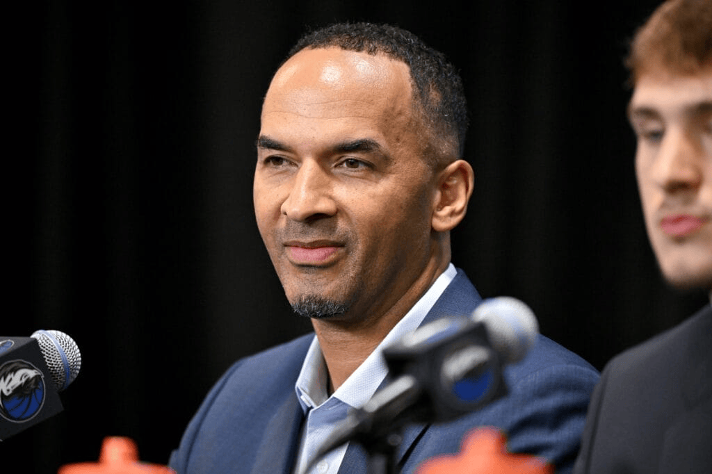 美记: 哈里森认为霍勒迪与约基奇是同一级别的天赋