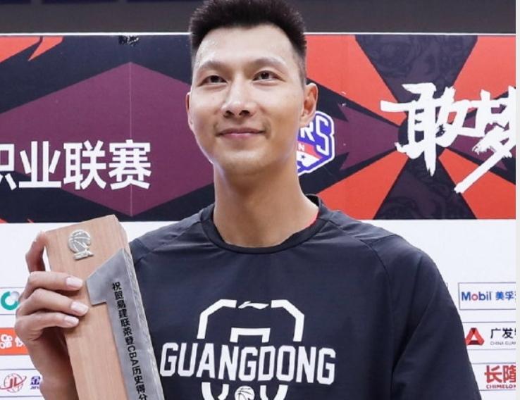 陈海涛谋划球队布局，力邀易建联回归执掌广东男篮大局广东男篮管理层负责人陈海