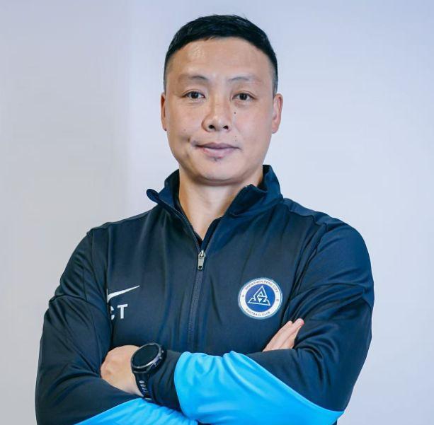 深圳顶不住巨大保级压力，仅剩4轮，也要换帅。深圳队已官宣陈涛代理主帅。保级形势