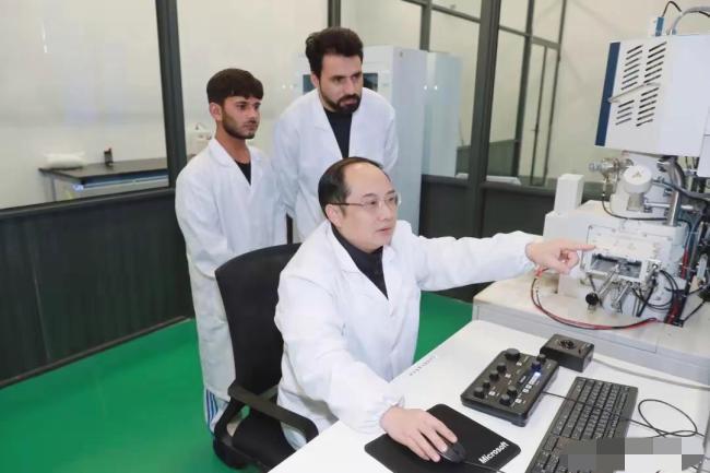 郭伟博导，刚刚评了俄罗斯科学院外籍院士，还不满足，还想评国内两院院士，没想到自不