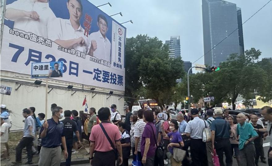 台中反罢免晚会86岁老翁“吃盒饭呛到”送医不治726大罢免投票前黄金周，昨