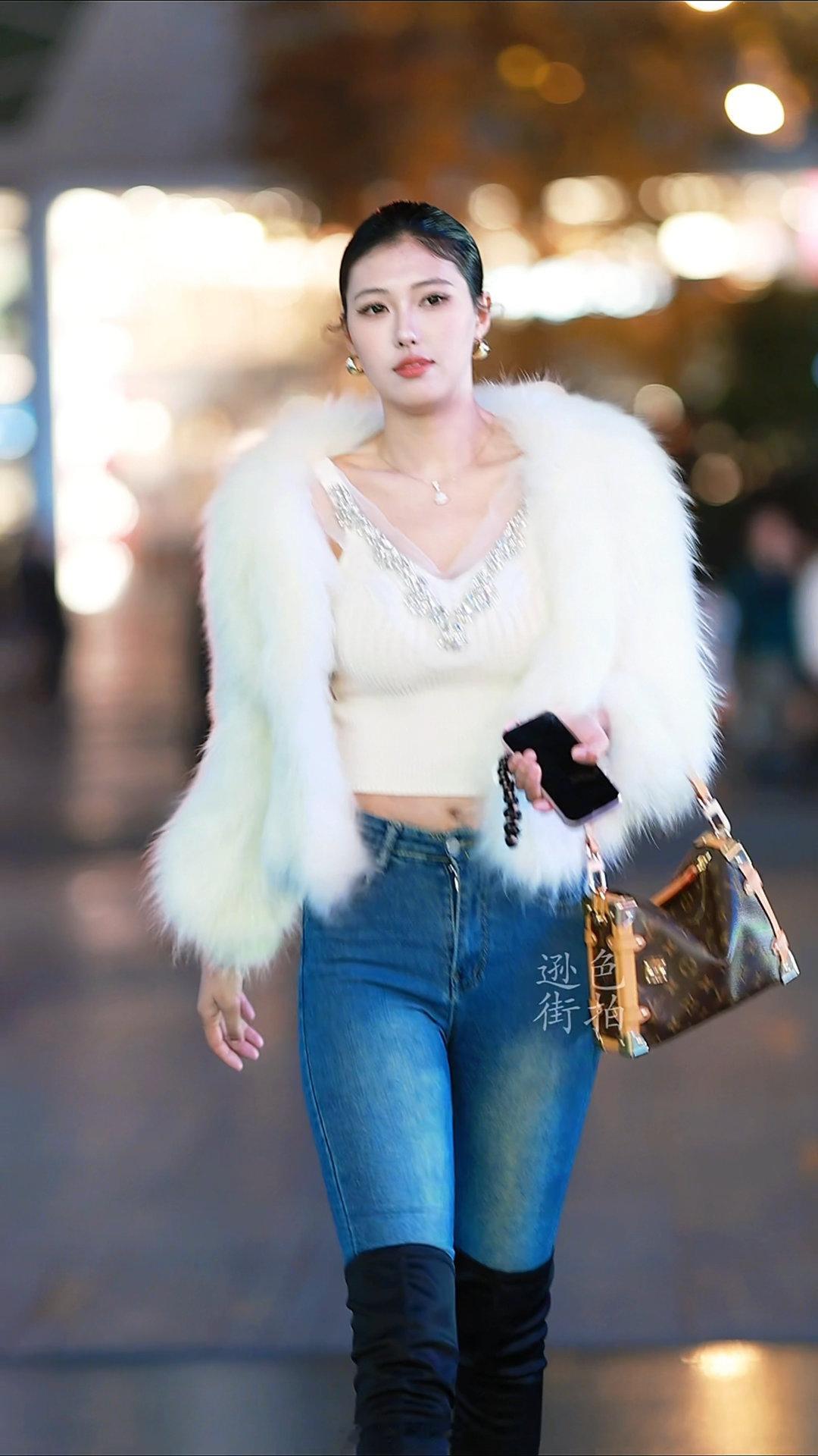 【成都街拍】周四，宝贝们早安！丨摄影拍照每日穿搭