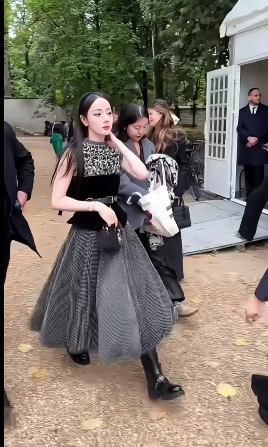 美神再次出征闪耀巴黎时装周倒计时一个月