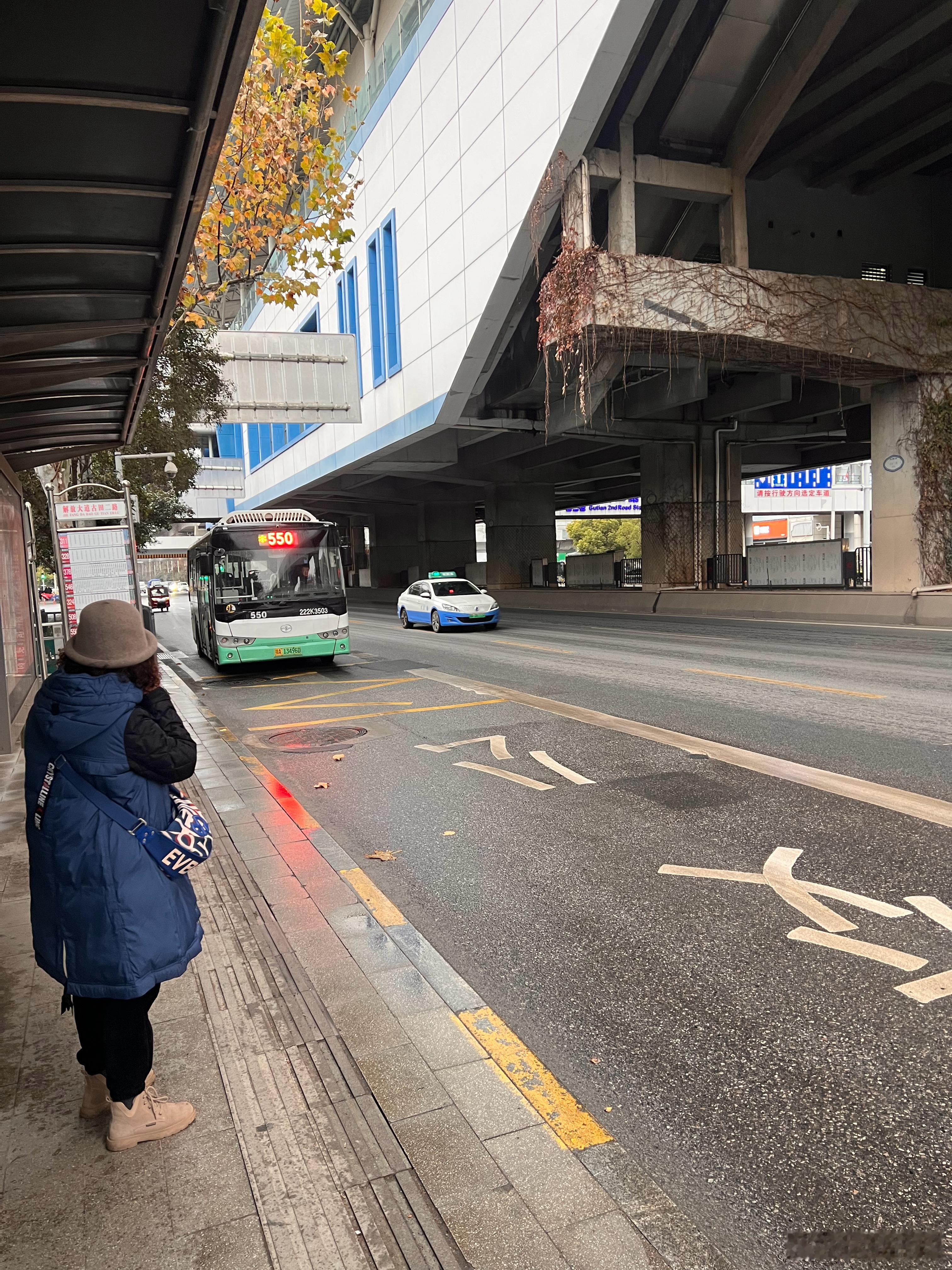 小区旁的小街关了得一半店，不知道是生意不好做，还是武汉周一普遍休息，换个地方吃过