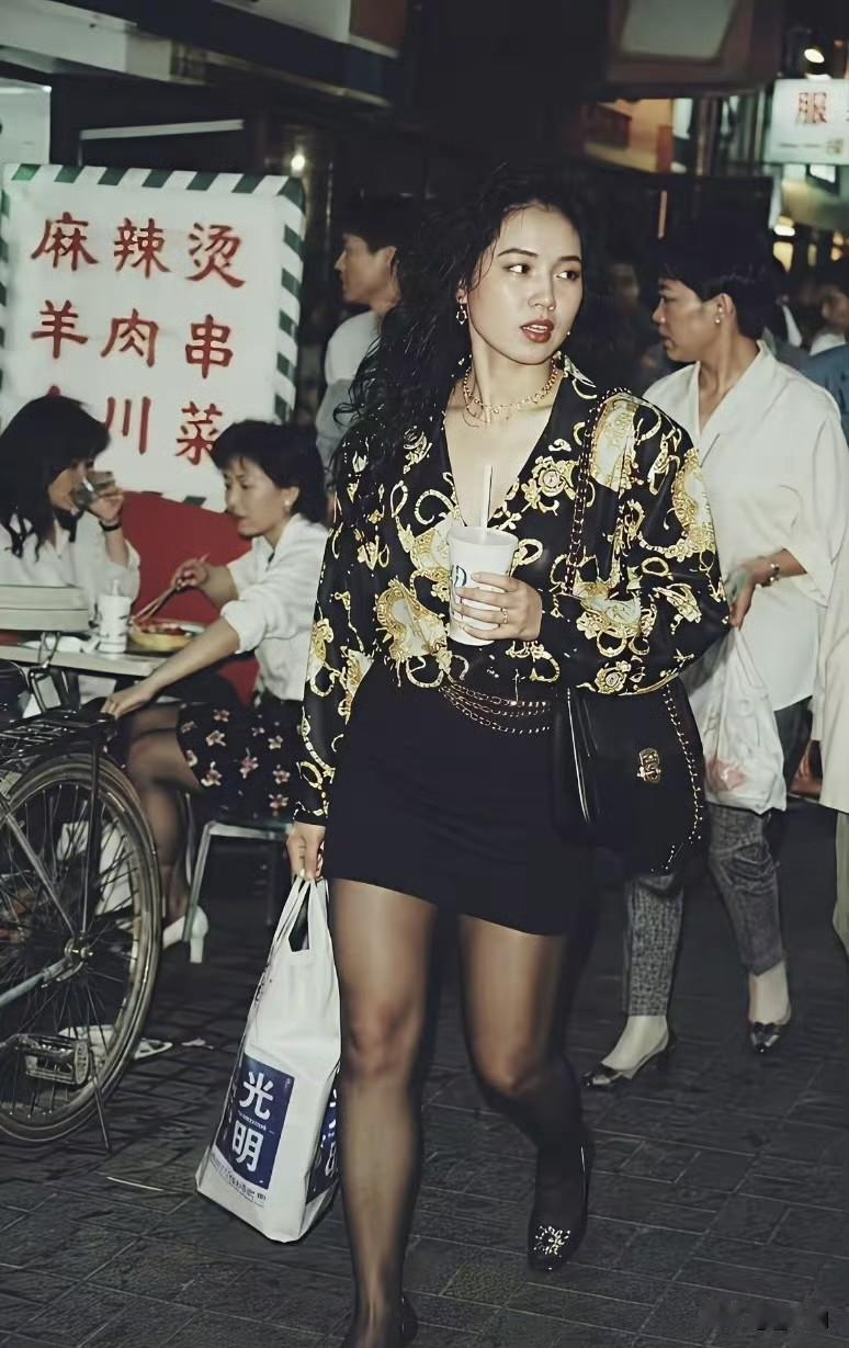 90年代，深圳逛街的美女都那么时尚。